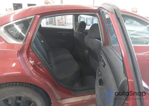 2015 Nissan Altima 2.5/2.5 S/2.5 Sl/2.5 Sv z USA, uszkodzony, nr VIN 1N4AL3AP3FN382888